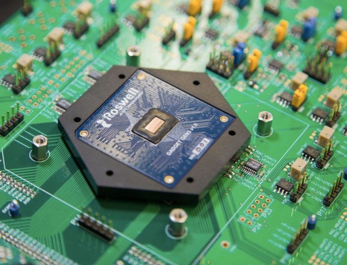 Roswell's molecular electronic chip