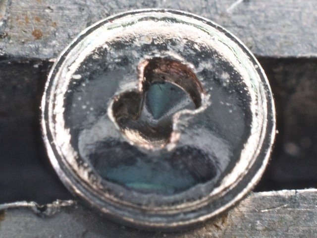 One of the 0.75mm Clutch Screws